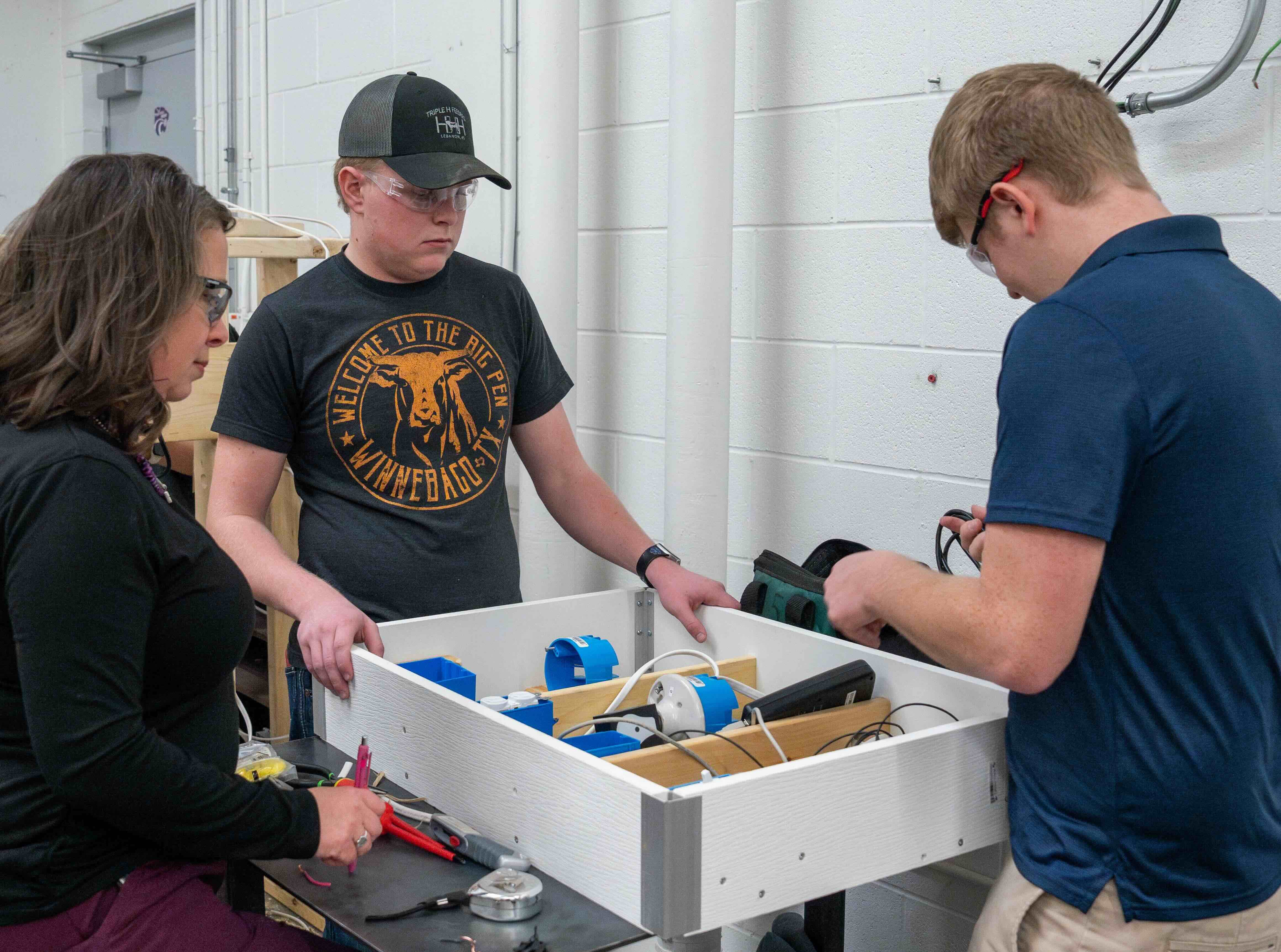 Students and teacher working in electricity class