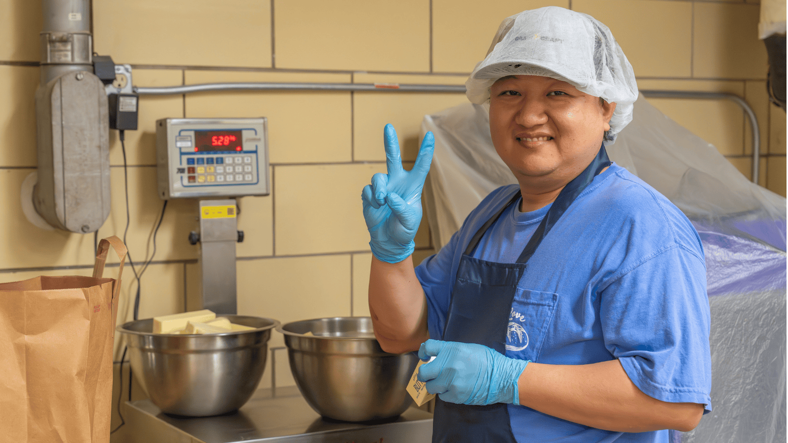 Student in bake science lab